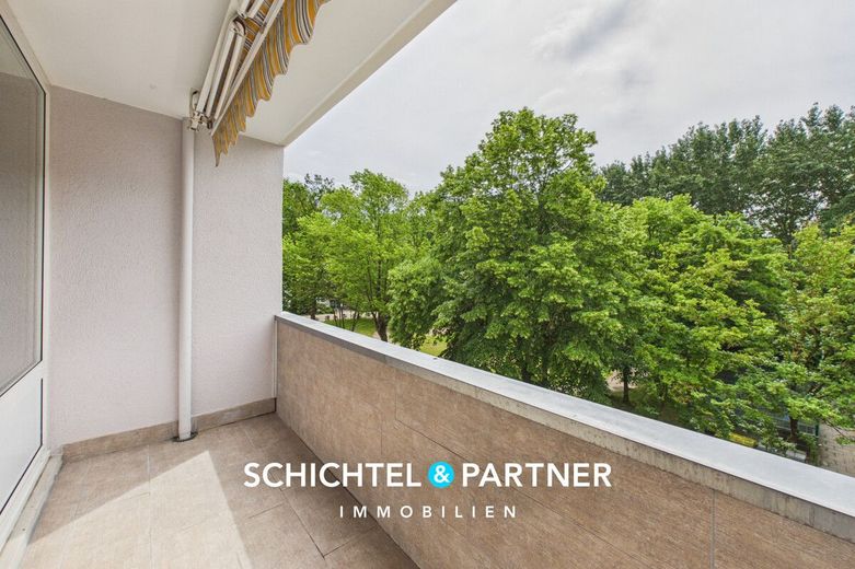 Mahndorf | Helle 4-Zimmer-Wohnung mit zwei Loggien und grünem Ausblick – S&amp;P | Loggia