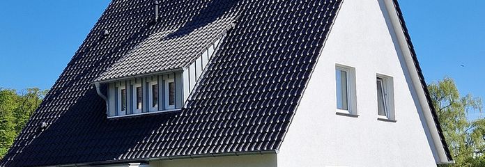 Nachhaltig und modern wohnen – einfach Einziehen. Weitblick am Südhang – Strassenansicht