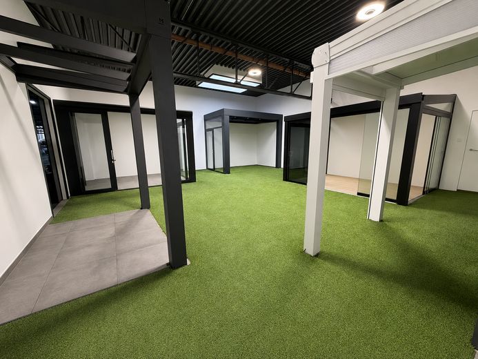 ¡Inmueble comercial versátil con superficie de oficinas en una ubicación comercial privilegiada! – Foto 8