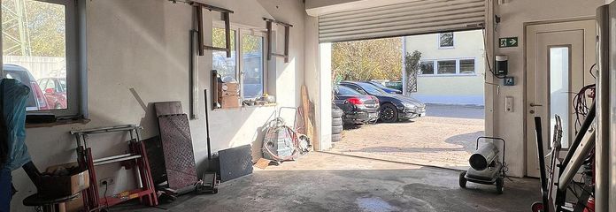 Auto-Service Hallentor