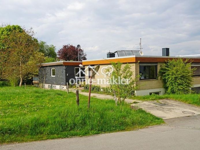 Doppelbungalow mit viel Land und Stallung – Foto 1