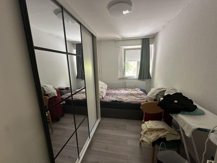 2-Zimmer-Wohnung mit sonnigem Balkon in begehrter Lage – Schlafzimmer