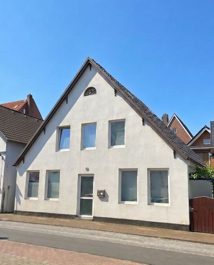 Renditestarkes Mehrzimmerhaus mit Entwicklungs-
potenzial - ideal für Kapitalanleger und Investoren – Titel
