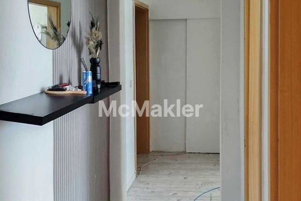 شقة دوبلكس مريحة للسكن في موقع مرغوب على أطراف المدينة