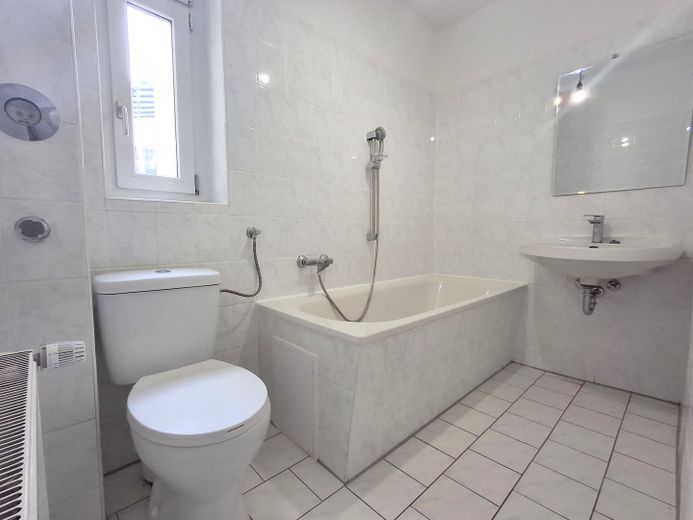 Renovierte 2-Zimmer-Wohnung im 2. OG – zentrumsnah in Eberswalde – Badezimmer