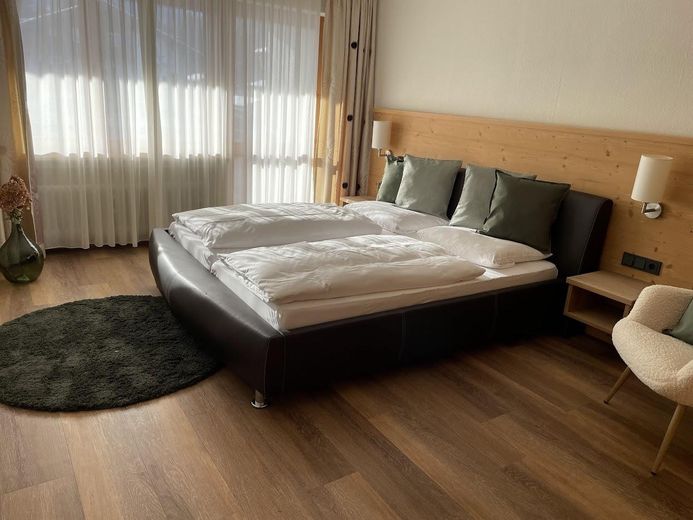 Stilvolle 2-Zimmer-Wohnung – voll möbliert & sofort bezugsbereit – Schlafzimmer