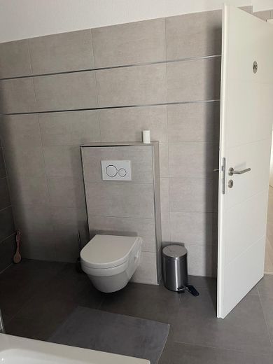 ENERGIEBEWUSST WOHNEN: A+ Großzügige Doppelhaushälfte in Ludwigshafen KEINE MAKLER-PROVISION! – Elternbad mit Wanne und Dusche
