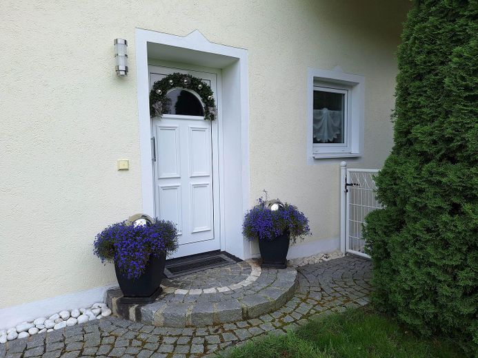 Privatsphäre im Grünen  –  ohne Maklergebühren – Hauseingang