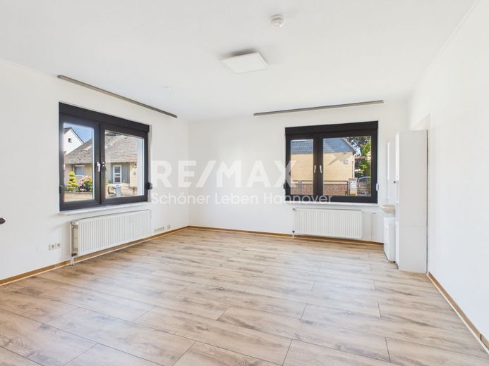 Viel Platz und zahlreiche Möglichkeiten - ehemaliges Altenpflegeheim mit großem Potenzial – Zimmer EG