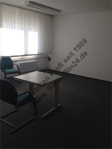 Büro - gemeinschafts Teeküche und gemeinschafts Waschräume – 28.4.14 021