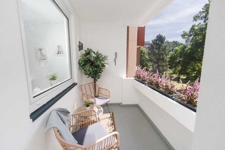 Primera ocupación tras una renovación de alta calidad – moderno piso de 3 habitaciones con balcón orientado al sur – Balkon