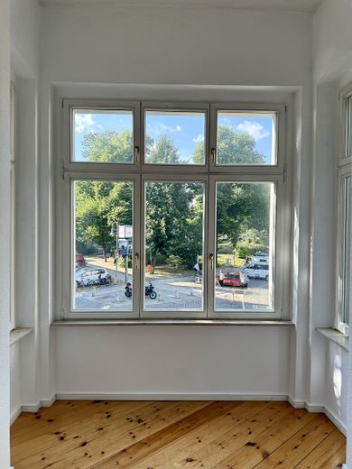 Provisionsfrei: 89m² Altbau am Helmholzplatz, Balkon, bezugsfrei – Blick