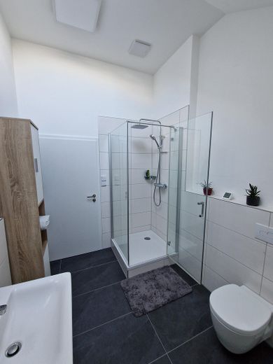 Tageslichtbad mit Dusche