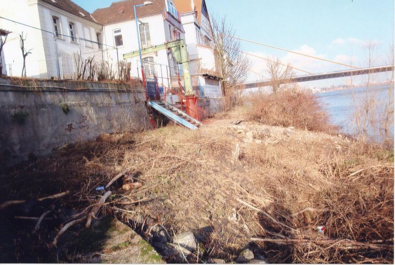 ESCLUSIVA POSIZIONE DIRETTA SUL RENO CON TERRENO EDIFICABILE CON FABBRICATI ESISTENTI – Unverbaubare Lage 