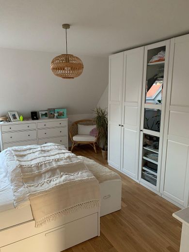 Moderne 4-Zi.-Maisonette mit Wärmepumpe, Einbauküche & Aufzug in Metzingen-Mitte – Foto 14
