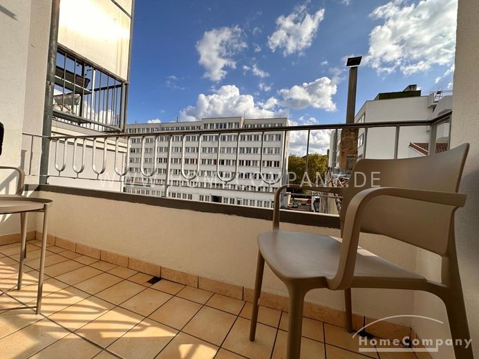 Stanza elegante in appartamento condiviso con balcone, vicino al centro nella vecchia Saarbrücken – 24b1aaa2424ce796434302be49734febe1e9a053.jpg