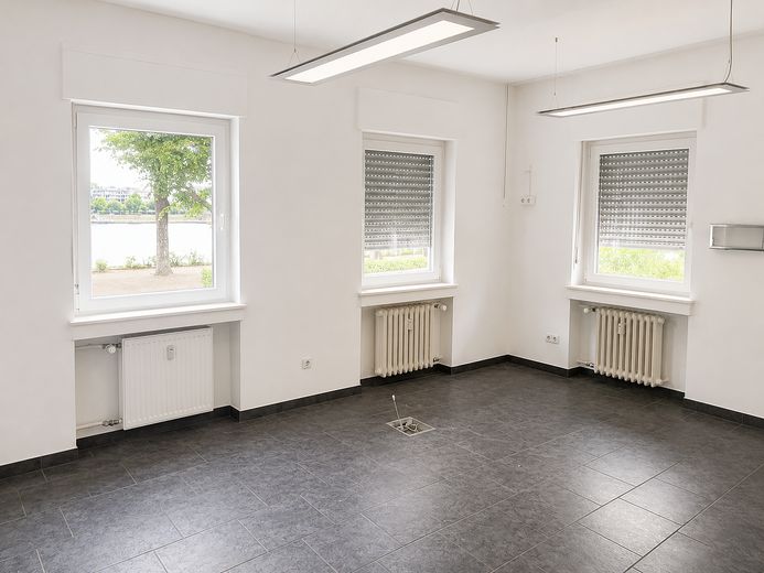 Gewerbeeinheit 112qm mit Garage im Bonner Zentrum - erste Rheinlage – (Behandlungs-)zimmer 1