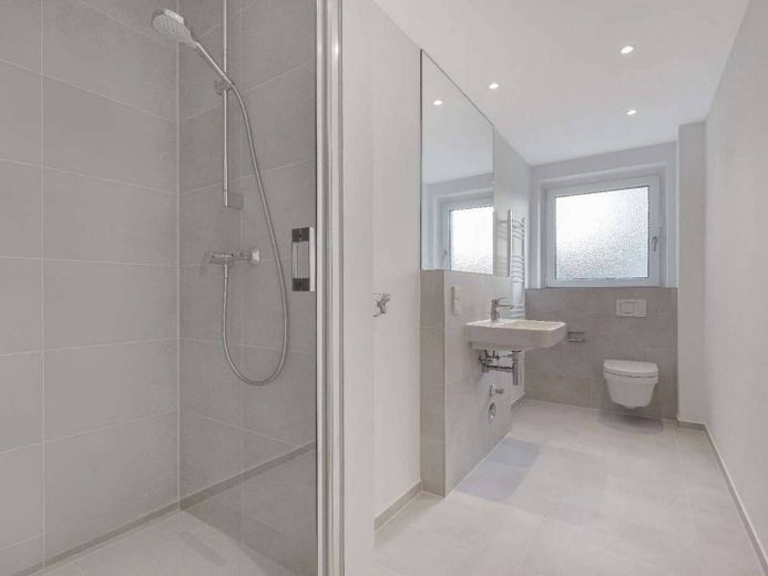 Arrivare e godersi la vita: elegante appartamento di 2 locali con balcone – Ansicht I: Badezimmer