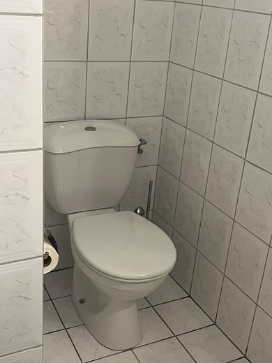 Gemütliches Einfamilienhaus mit schönem Garten – Gäste WC