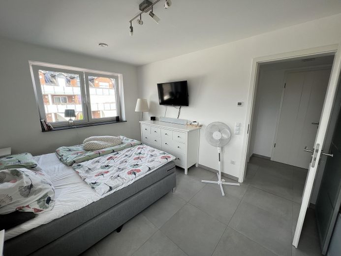 Moderno piso de 3 habitaciones en planta baja con jardín, eficiencia energética A+ – Schlafzimmer - Beispiel