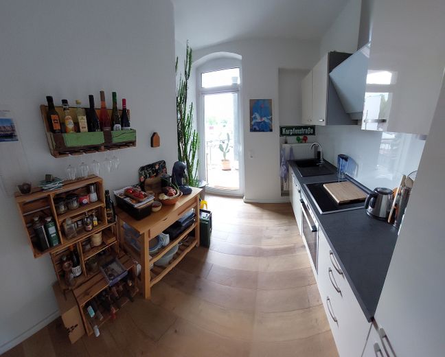 Sehr schönes 3 Fam.- Haus, große Balkone – OG Küche