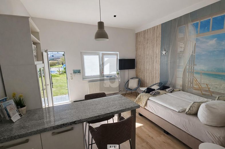 Strandnahe Kapitalanlage: Ferienwohnung & Ladengeschäft – Essbereich und separater Einga