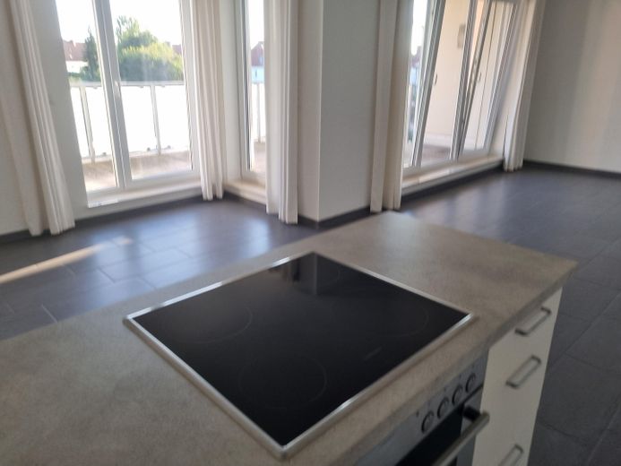Wohnen und Arbeiten an einem Ort? Moderne Stadtwohnung mit Dachterrasse. – Wohnzimmer 3. Etage