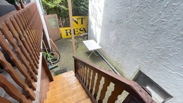 Zentralgelegene 4 Zimmer Wohnung – Ausgang vom Balkon .jpg