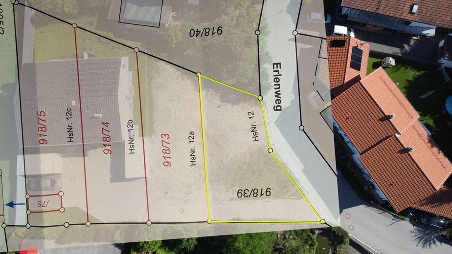 Baugrundstück mit bereits erbrachten Bauleistungen für den Bau einer Doppelhaushälfte – Grundstücksansicht