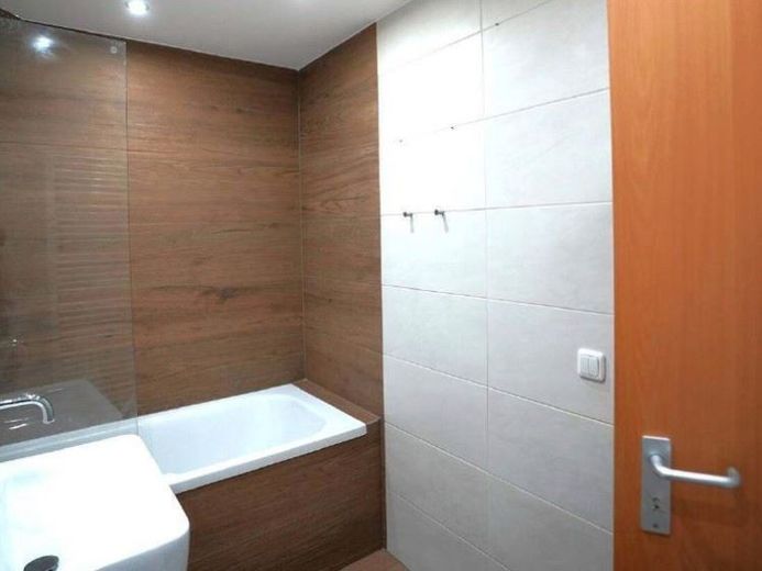 Zweitbezug! Große 3-Zimmer mit Tiefgarage, EBK, Balkon und Wanne am See! – Foto 1