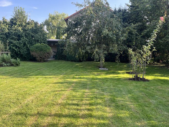 Zweifamilienhaus auf 819 qm Traumgrundstück – Garten