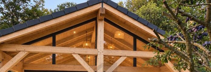 EXKLUSIVES HOLZ-CHALET MIT GARTEN UND TERRASSE