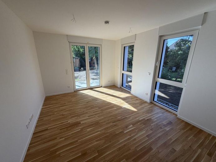 Jouw nieuwe thuis in het groen: nieuwbouwappartement met 2 kamers en tuin – Wohn/küche
