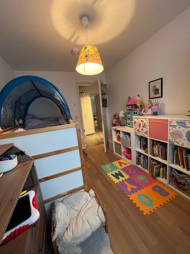 बगीचे के साथ 3 कमरों का भूतल अपार्टमेंट, 65 वर्ग मीटर – Kinderzimmer
