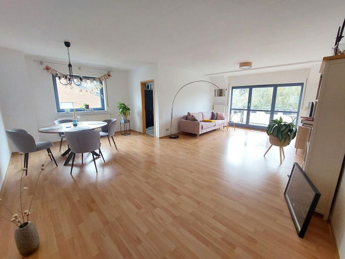 Eigennutzer aufgepasst: Helle, neuwertige Eigentumswohnung in Differten zu verkaufen! – Wohn Esszimmer