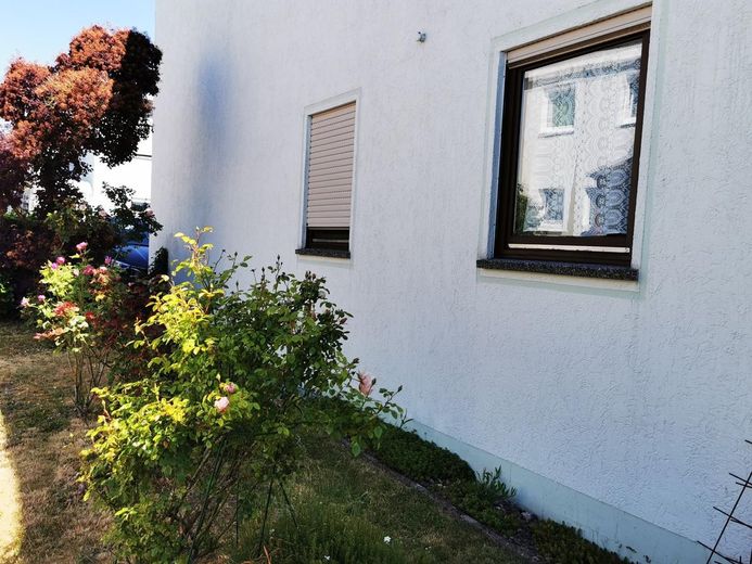 Seitenansicht v. Garten