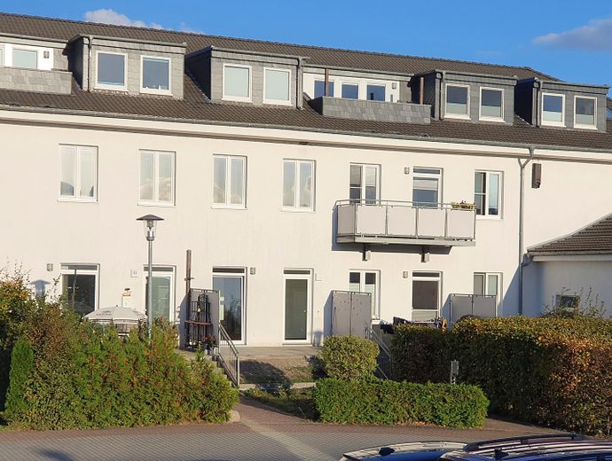 Gerenoveerd EN direct beschikbaar: tuinappartement m. eigen ingang, vloerverwarming, meer- en stationsnabijheid – Wohnung außen 1