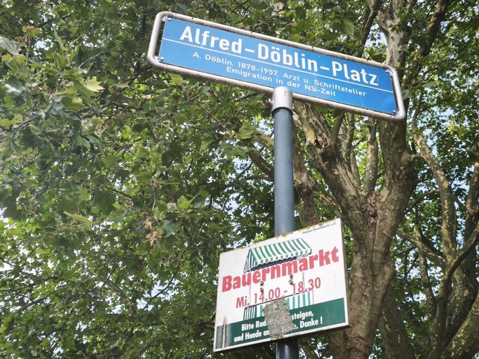 Appartamento per famiglie di rara bellezza – balcone esposto a sud-ovest, 2 bagni e posizione tranquilla di prim’ordine a Freiburg-Vauban – Umfeld Bauernmarkt 