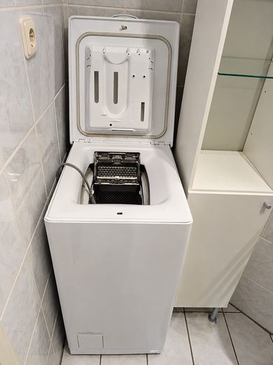 Helles 1-Zimmer-Apartment mit Südbalkon, Einbauküche und Stellplatz in Nürnberg-Laufamholz –  Bad 2 - Waschmaschine