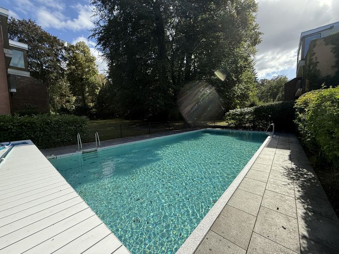 Grunewald 4 odalı daire, ayrıca bahçe, havuz ve garajlı suterre katı – Garten - Pool
