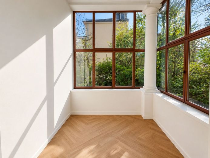 DENKMALGESCHÜTZTE VILLA AM ELBHANG – Veranda - nach Sanierung