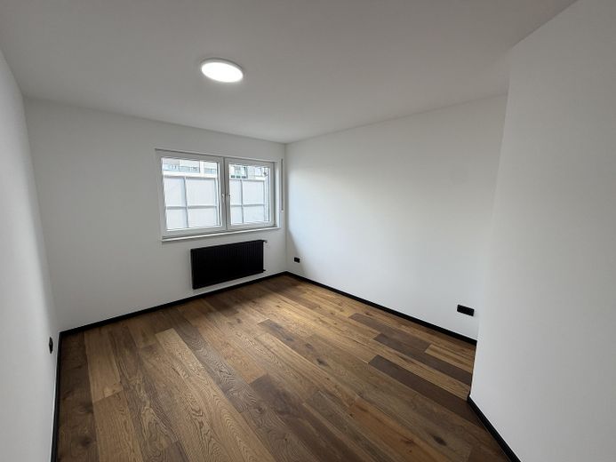 Przestronne mieszkanie z balkonem i tarasem w Troisdorf – Zimmer
