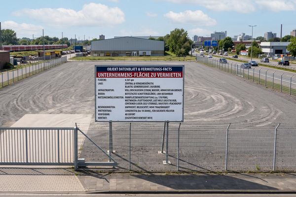 Działka do dzierżawy w centralnej lokalizacji naprzeciwko dworca głównego / park kontenerowy / wypożyczalnia samochodów / carsharing /