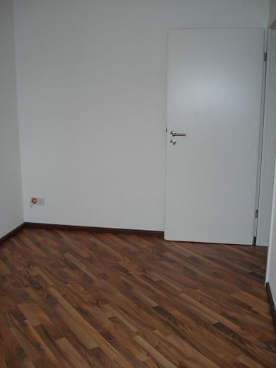 Helle 3-Zimmer-Wohnung im 1. OG mit Balkon – 84 m², Fußbodenheizung, Stellplatz – Schlafzimmer 1