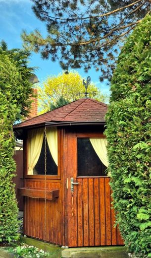 GROßES GRUNDSTÜCK MIT EINFAMILIENHAUS - 12357 BERLIN-RUDOW - BLUMENVIERTEL-PROVISIONSFREI-BEZUGSFREI – Gartenhäuschen
