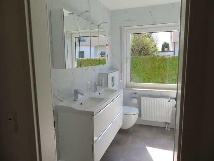 *Erstbezug nach Sanierung* 4 ZKB-Whg. 104 m² mit Terrasse & optionaler EBK – Tageslicht-Vollbad 4