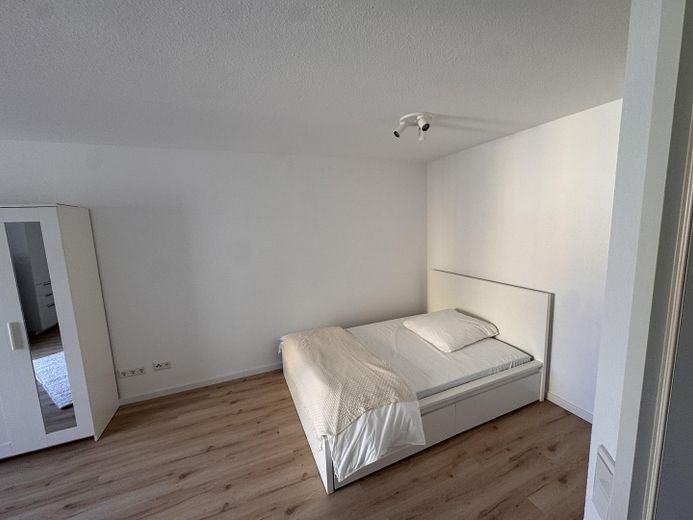 Move in instead of furnishing – spacious, furnished 1-room apartment – Photo 2