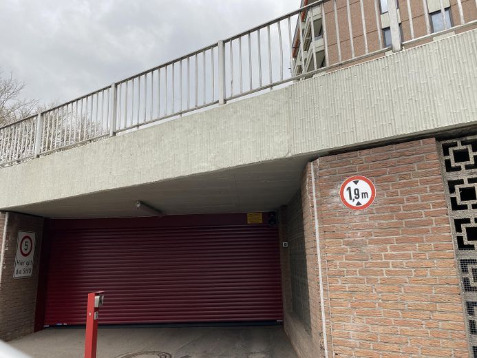 Reserviert ★ Verkaufe 1 TG-Stellplatz ★ Garage Köln Wohnpark Westhoven / Kapitalanlage – Einfahrtstor ebenerdig