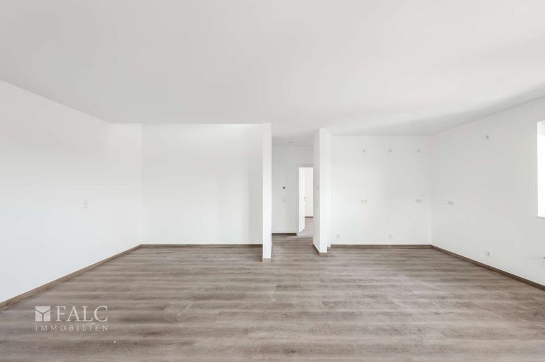 Exklusive Maisonettewohnung im Neubau - Erstbezug mit Dachterrasse – Wohnzimmer