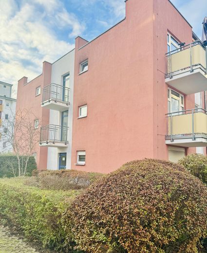 Apartamento de 1 habitación con terraza y cocina equipada en el centro de Cottbus – Hofansicht